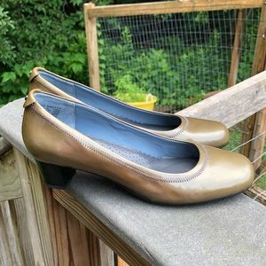 Rockport leather round toe golden olive pumps 6.5